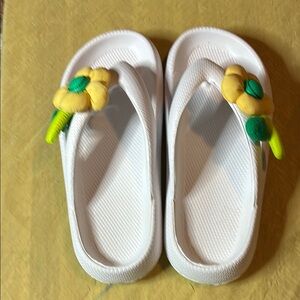 White Sandals with Yellow Flower sz-36-37 , 6-7
